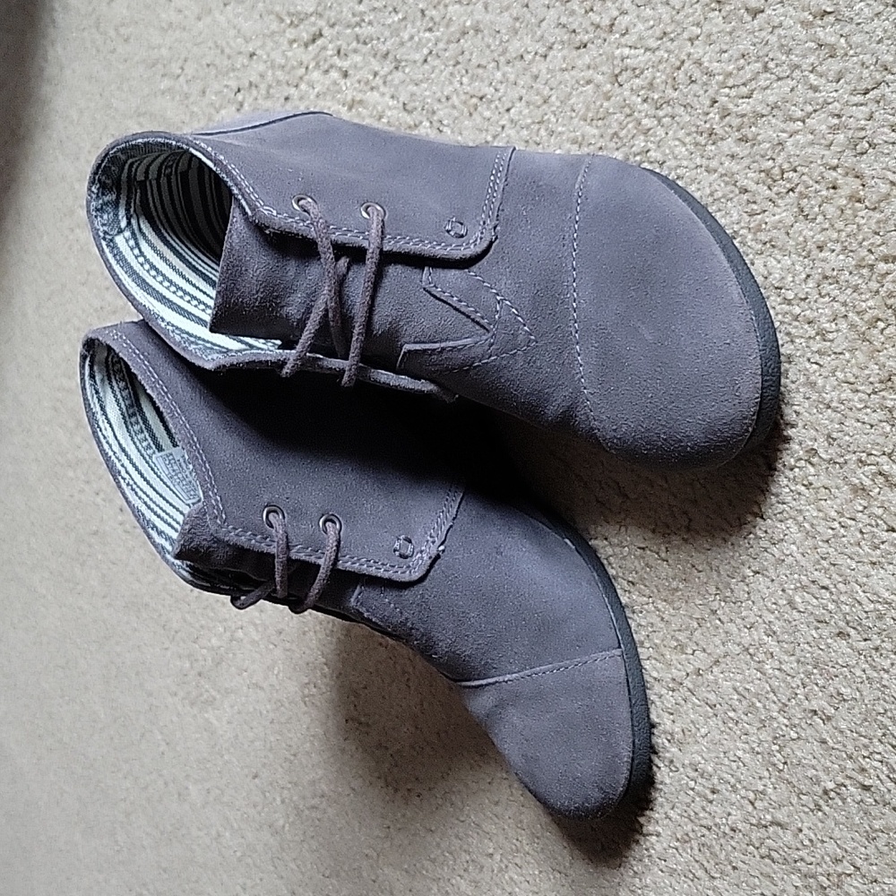 TOMS Kala Desert Wedge